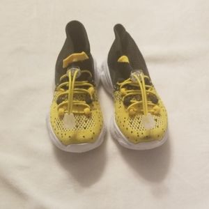 Toddler hi-top shoes